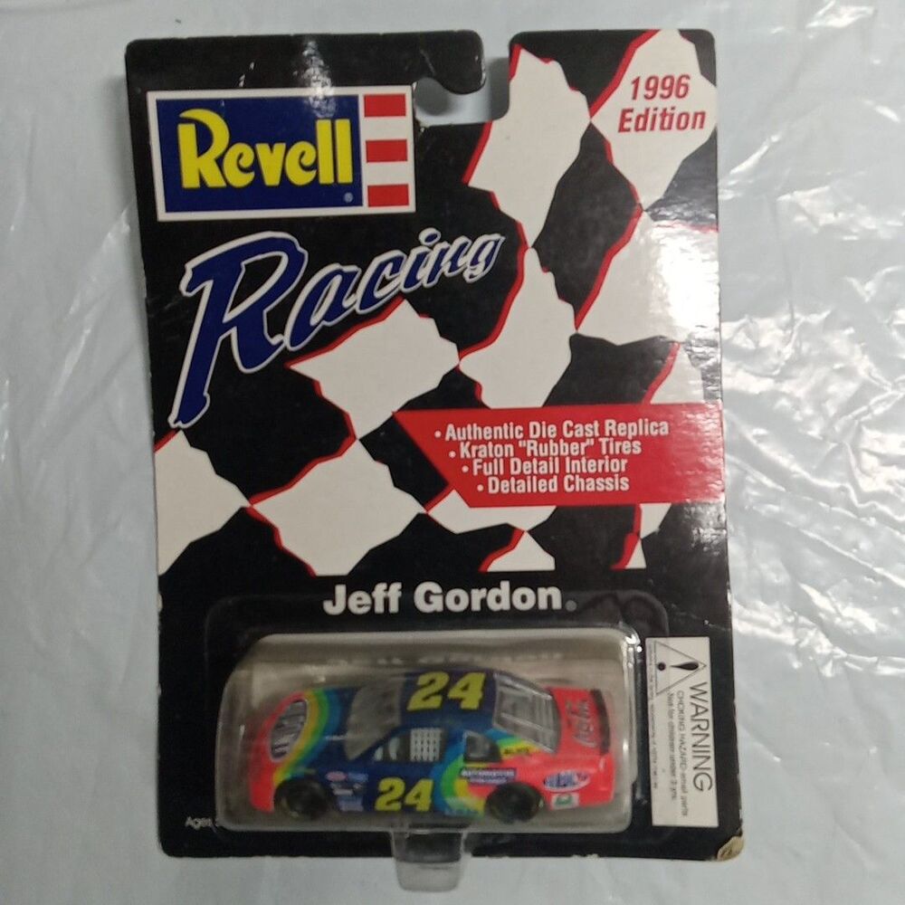 Jeff Gordon #24 1996 Revell 1:64 Diecast Monte Carlo Car Dupont NASCAR